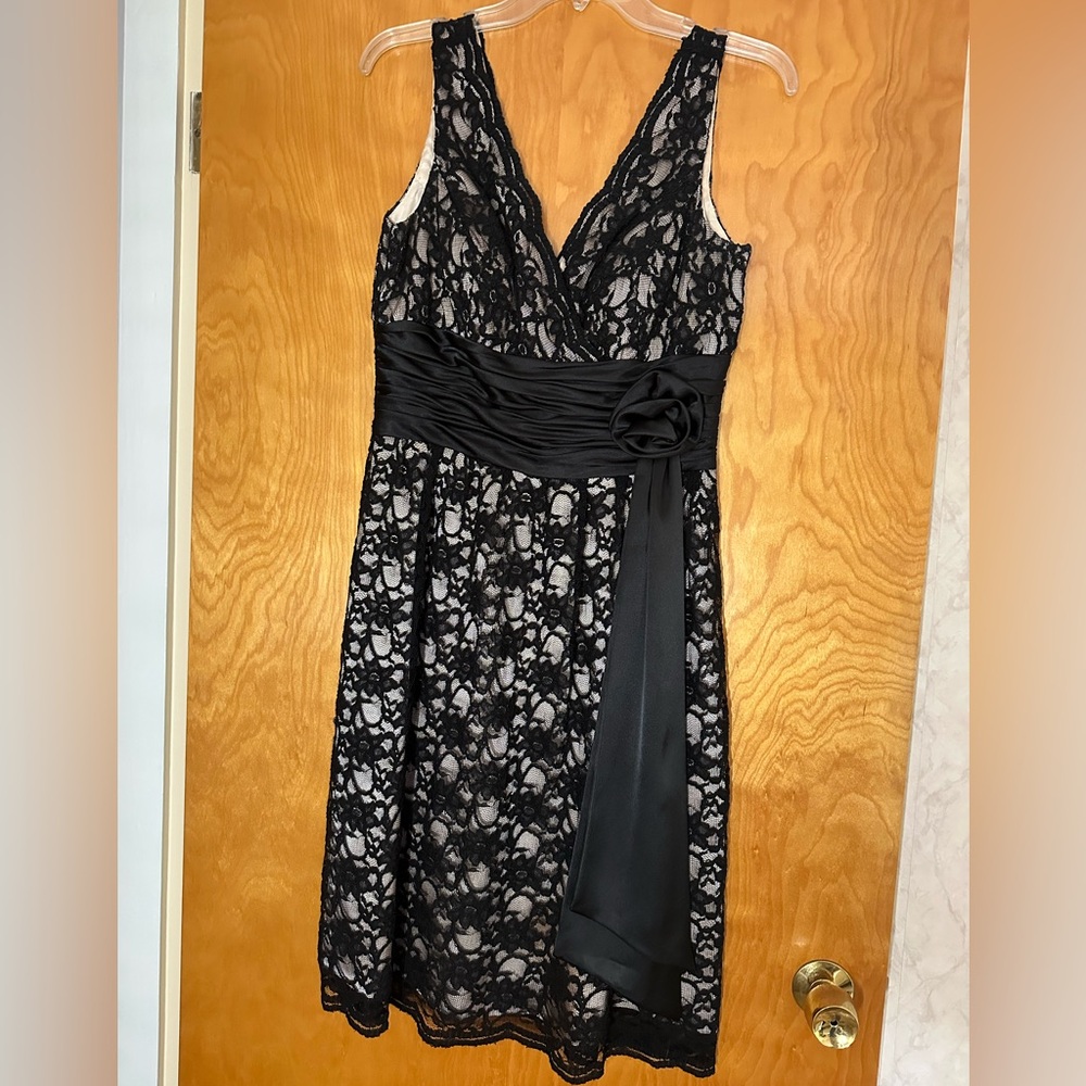 JS Boutique Black and Tan Sheath Midi Dress